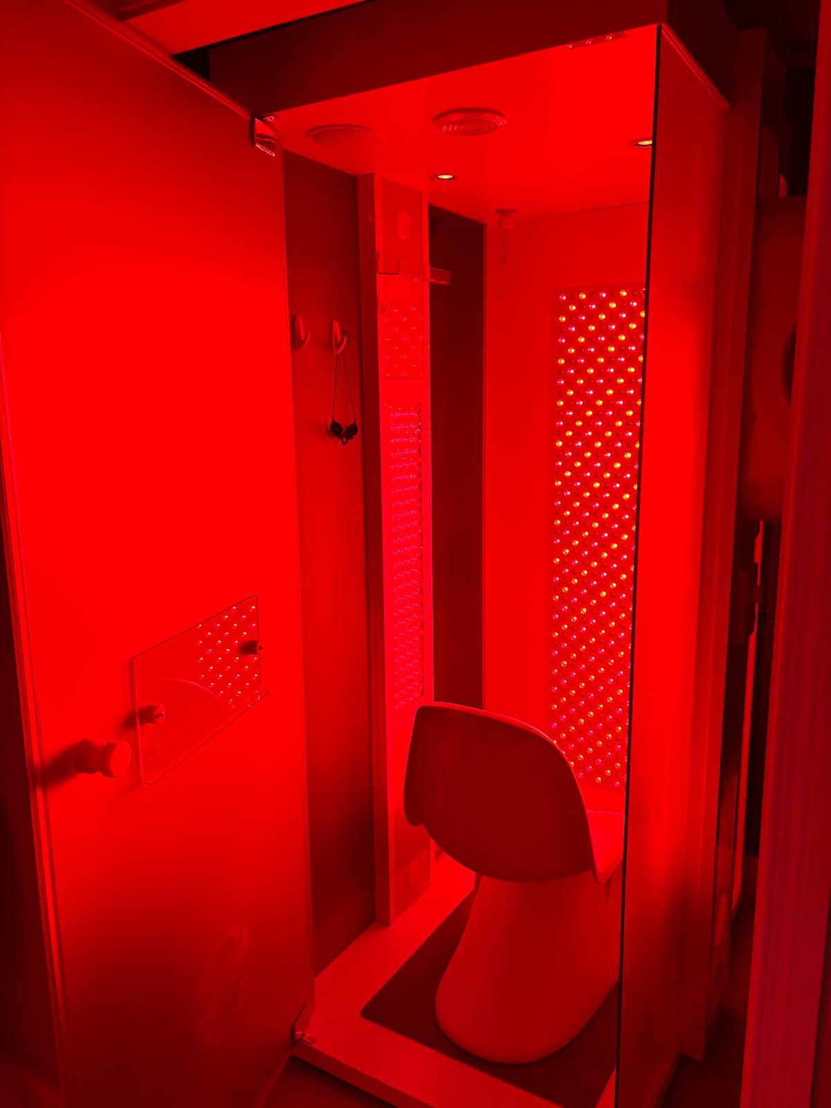 Halo Red Suite With Red Lights On Seomra Salainn